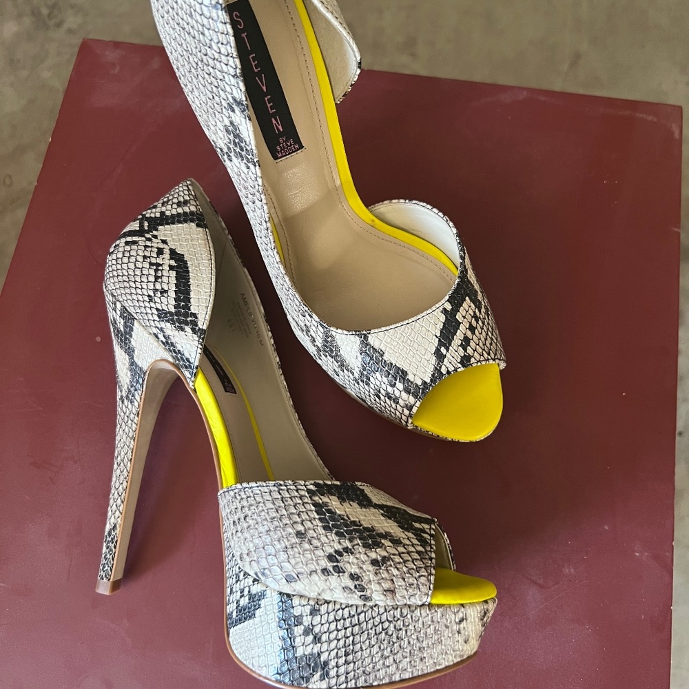 Steve Madden platform heel